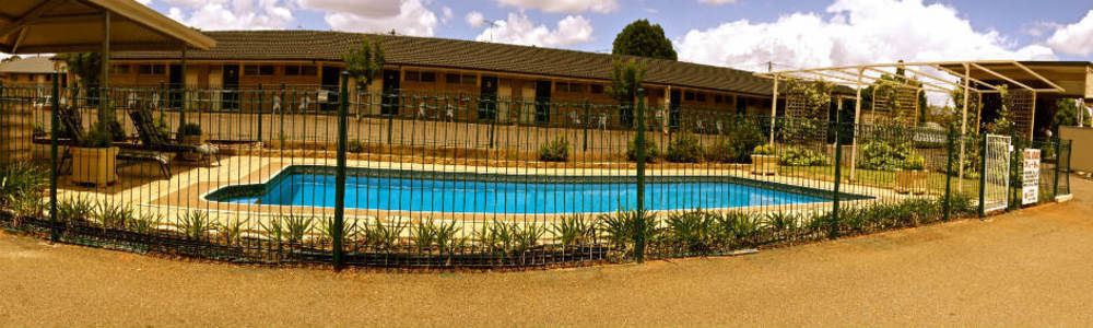 Country Gardens Motel Кунабарабран Екстер'єр фото